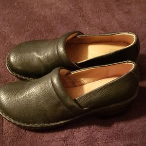 Black gh bass clog
